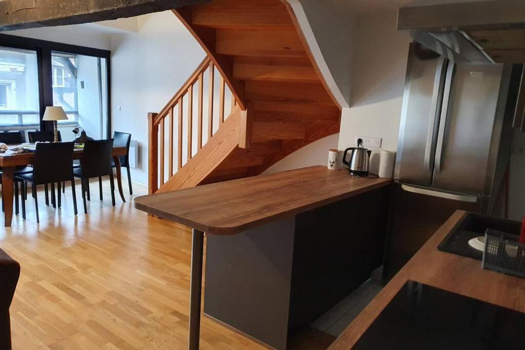 Appartement Exceptionnel 4 Etoiles Hyper Centre Albi 65 M2 Au 4Eme Etage Sans Ascenseur Avec Une Tour Du 12Eme Siecle Zewnętrze zdjęcie