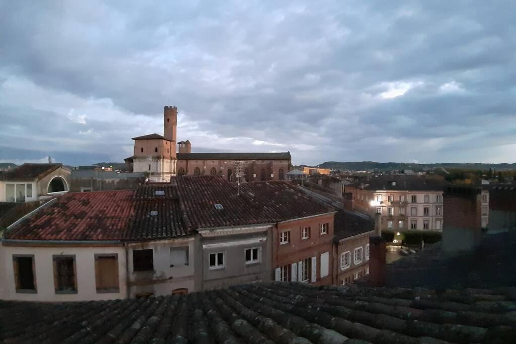 Appartement Exceptionnel 4 Etoiles Hyper Centre Albi 65 M2 Au 4Eme Etage Sans Ascenseur Avec Une Tour Du 12Eme Siecle Zewnętrze zdjęcie