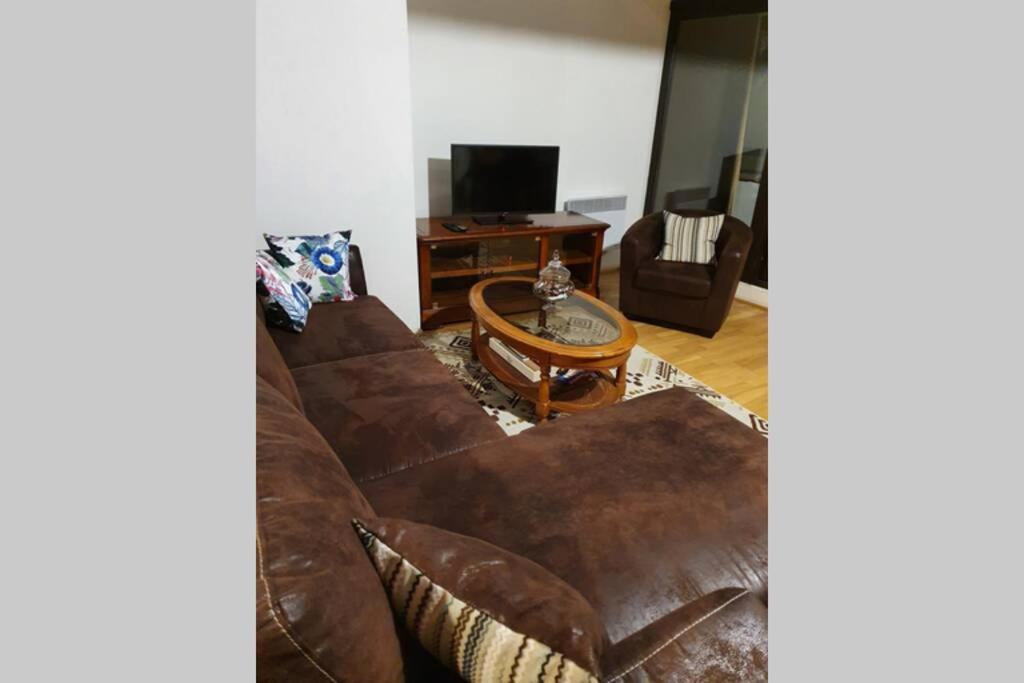 Appartement Exceptionnel 4 Etoiles Hyper Centre Albi 65 M2 Au 4Eme Etage Sans Ascenseur Avec Une Tour Du 12Eme Siecle Zewnętrze zdjęcie